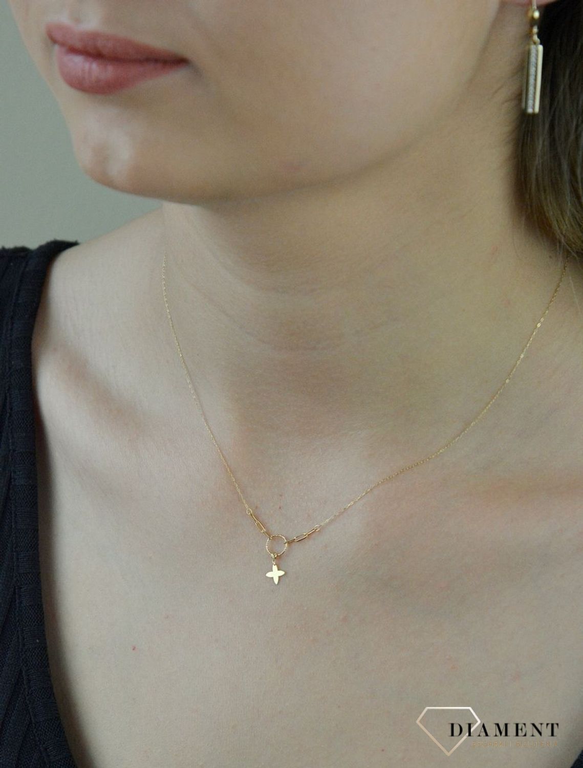 Naszyjnik złoty celebrytka 585 'Łezka z cyrkonią' NA 3192. Naszyjnik złoty celebrytka. Naszyjnik celebrytka. Złota celebrytka. Złoty naszyjnik damski. Naszyjnik damski z zawieszka. Naszyjnik z cyrkonią. Cel.png